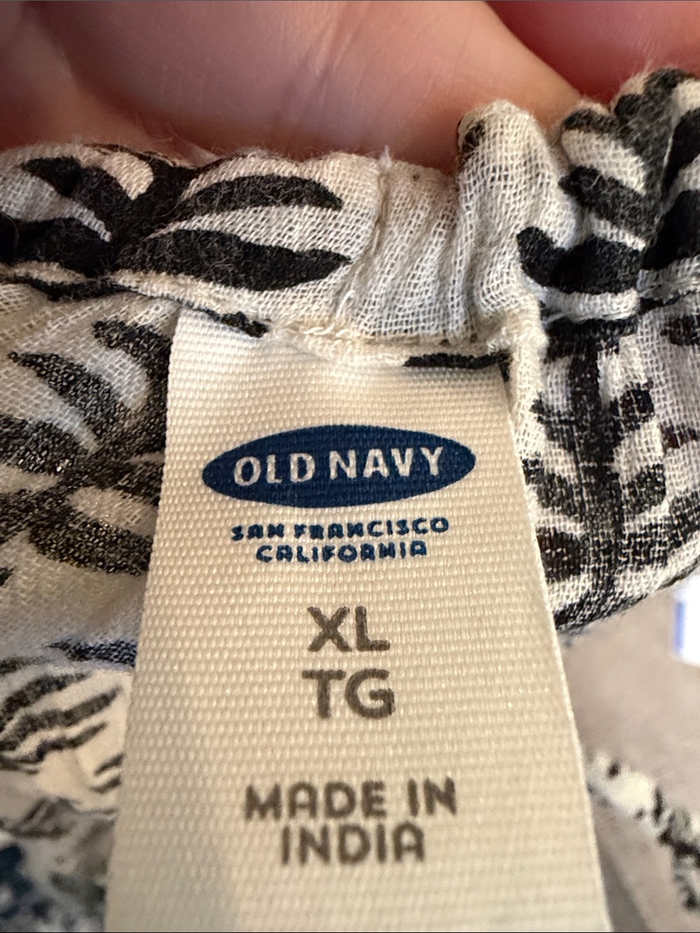 Old Navy Black & White Leaf Print Halter Tank (72) - Picture 2 of 2